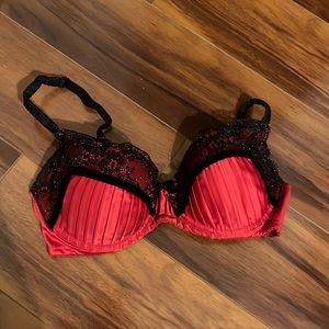 Ambrielle • satiny laced bra